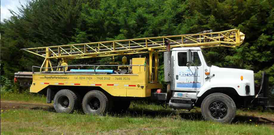 CAMION PERFORADOR POZOS
